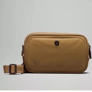 lululemon athletica Camera Crossbody Artifact 2L